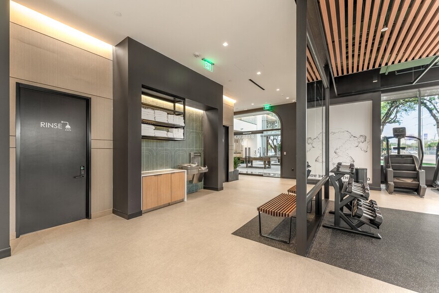 More Photos Of 14643 N Dallas Pky, Dallas Office For Lease