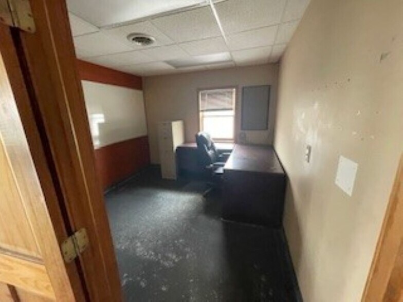 More Photos Of 1600 N Main St, Georgetown Industrial For Sale