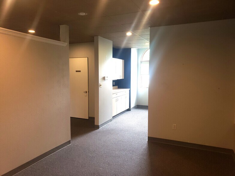 More Photos Of 1110 Buckeye Ave, Ames Office For Lease