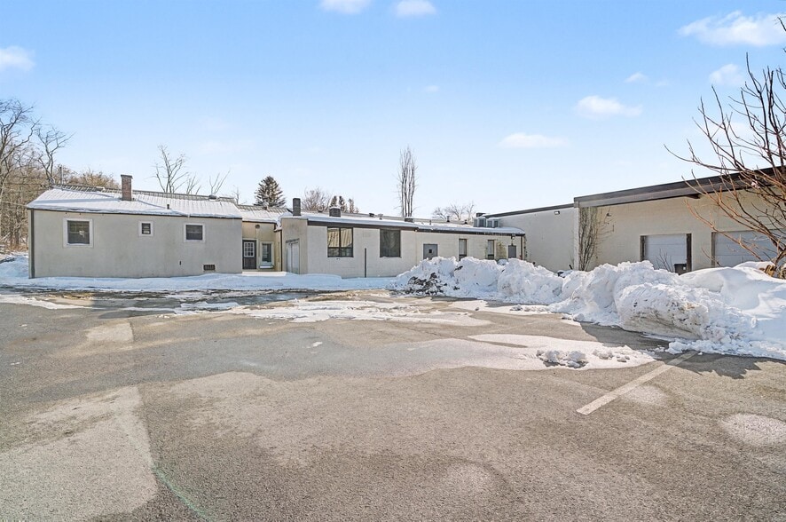 More Photos Of 688 Route 17K, Montgomery Warehouse For Lease