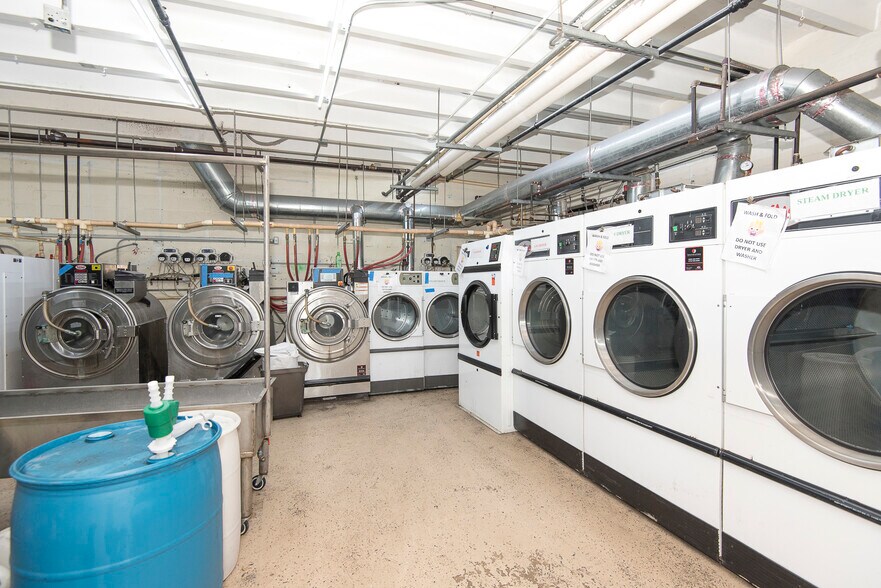 More Photos Of 133 Main St, Daytona Beach Freestanding For Sale