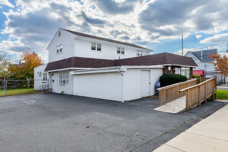More Photos Of 40 W Kings Hwy, Mount Ephraim Office For Sale