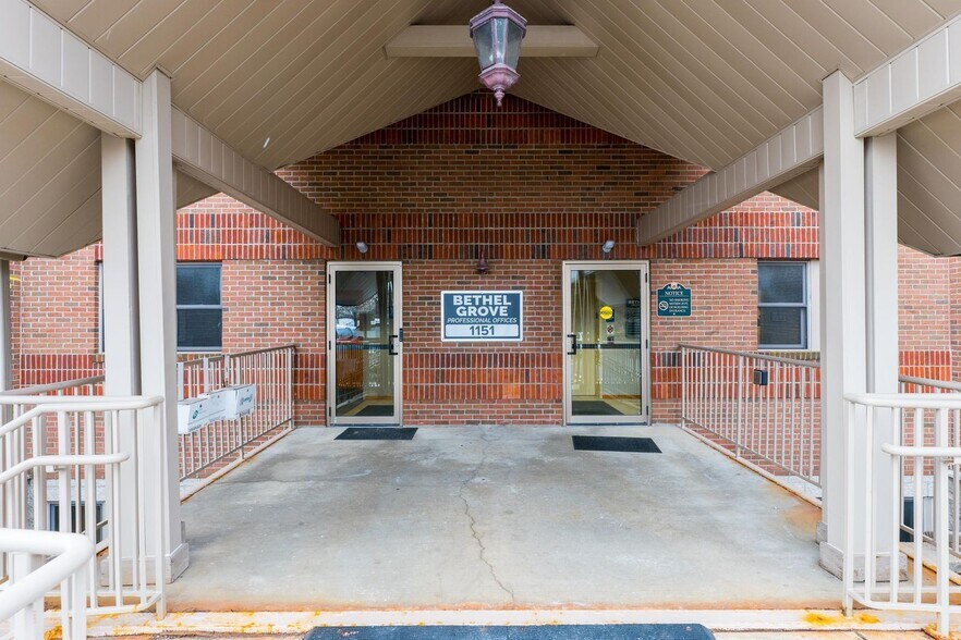 More Photos Of 1151 Bethel Rd, Columbus Medical For Lease