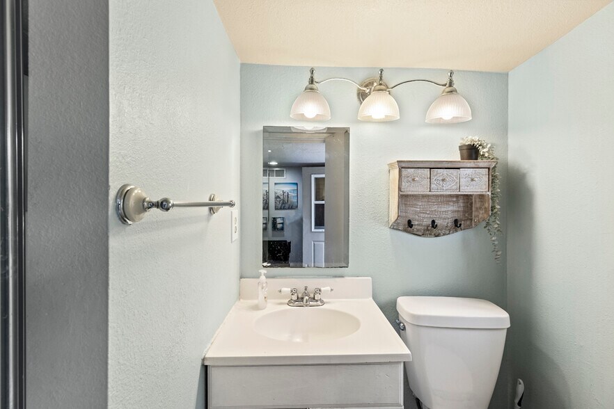 More Photos Of 906 E Commonwealth Ave, Fullerton Storefront For Sale