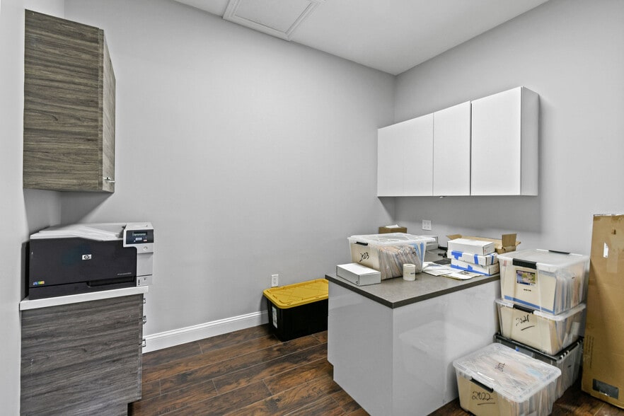 More Photos Of 5401 N Haverhill Rd, West Palm Beach Warehouse For Lease