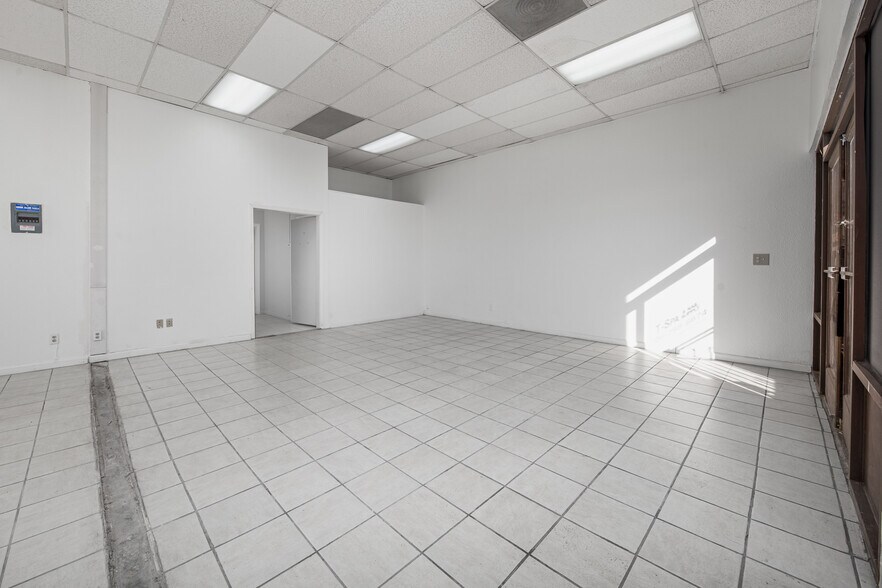 More Photos Of 7746 Lorraine Ave, Stockton Service For Lease