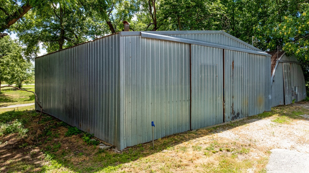 More Photos Of 1511 98th St NW, Grove Storefront For Sale