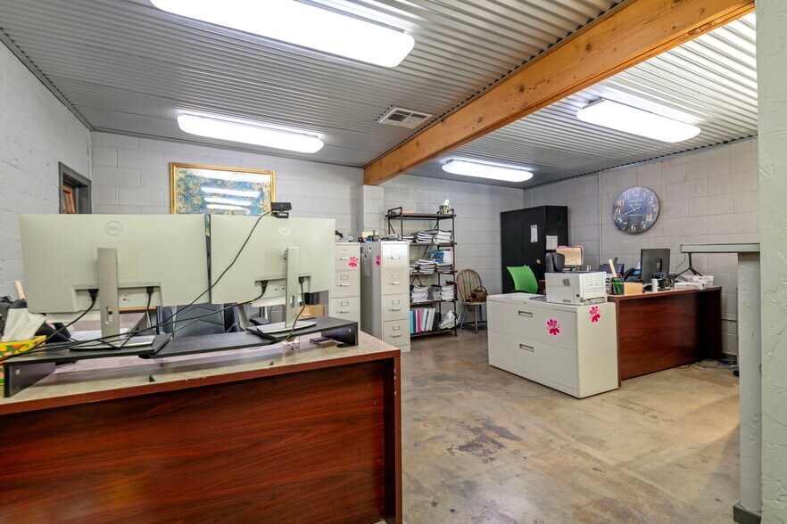 More Photos Of 23 NW Greenwood Ave, Bend Storefront For Sale