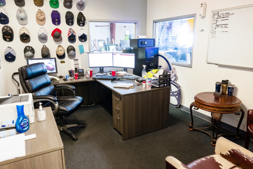 More Photos Of 167 Sentry Dr, Mansfield Warehouse For Lease