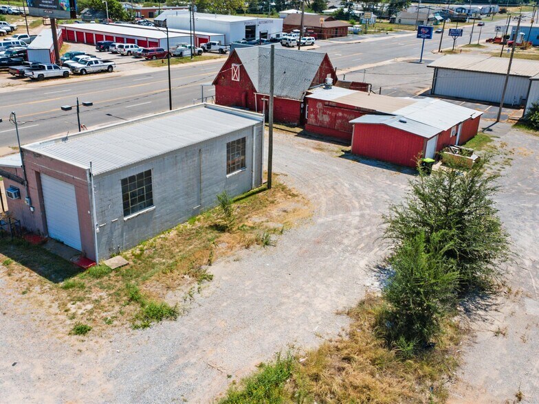 More Photos Of 801 S Green Ave, Purcell Auto Repair For Sale