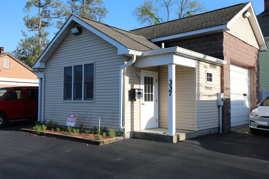 More Photos Of 337 Broadway, Kingston Freestanding For Sale