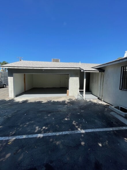More Photos Of 16123 Wyandotte St, Van Nuys Service For Lease