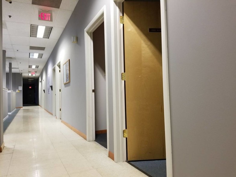 More Photos Of 1333 S Schoolhouse Rd, New Lenox Warehouse For Lease