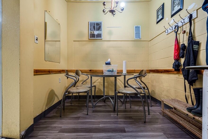 More Photos Of 22 E 25th St, Hamilton Storefront Retail Office For Sale