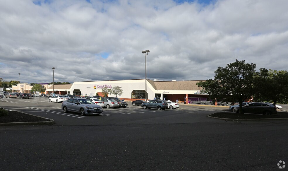 More Photos Of 410 Reidville Dr, Waterbury Freestanding For Lease