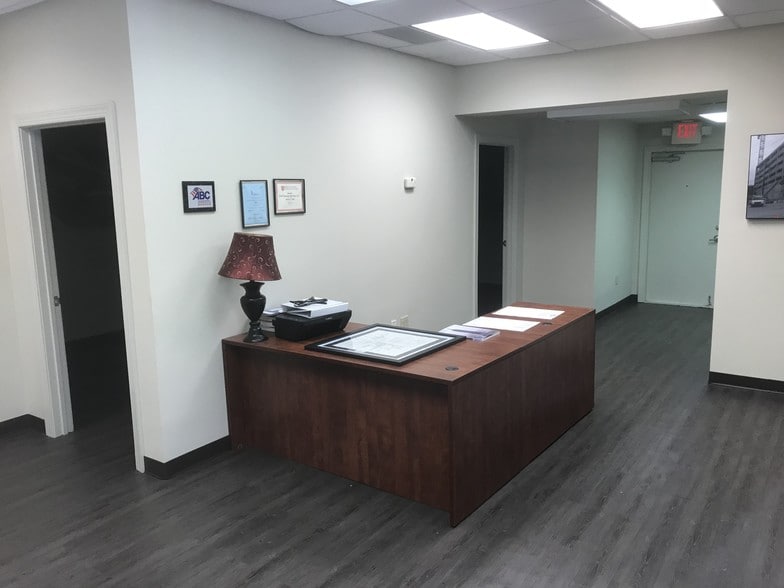 More Photos Of 876 Montreal Rd, Clarkston Warehouse For Lease