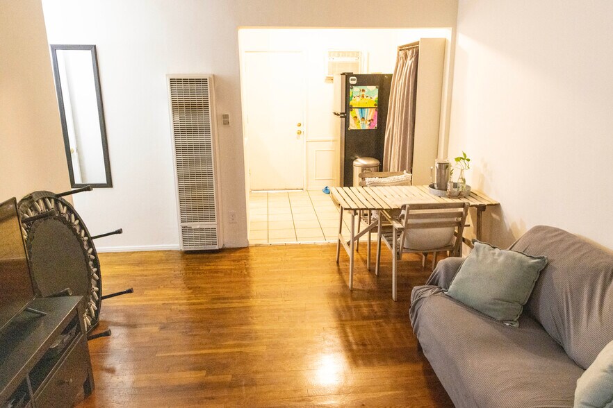 More Photos Of 2569 N Lincoln St, Burbank Multifamily For Sale
