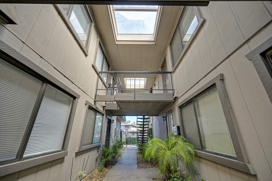 More Photos Of 2312 Villanova Cir, Sacramento Apartments For Sale