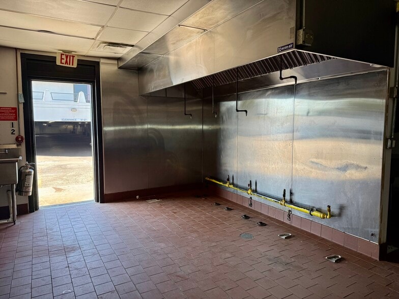 More Photos Of 400 N Coit Rd, Richardson General Retail For Lease