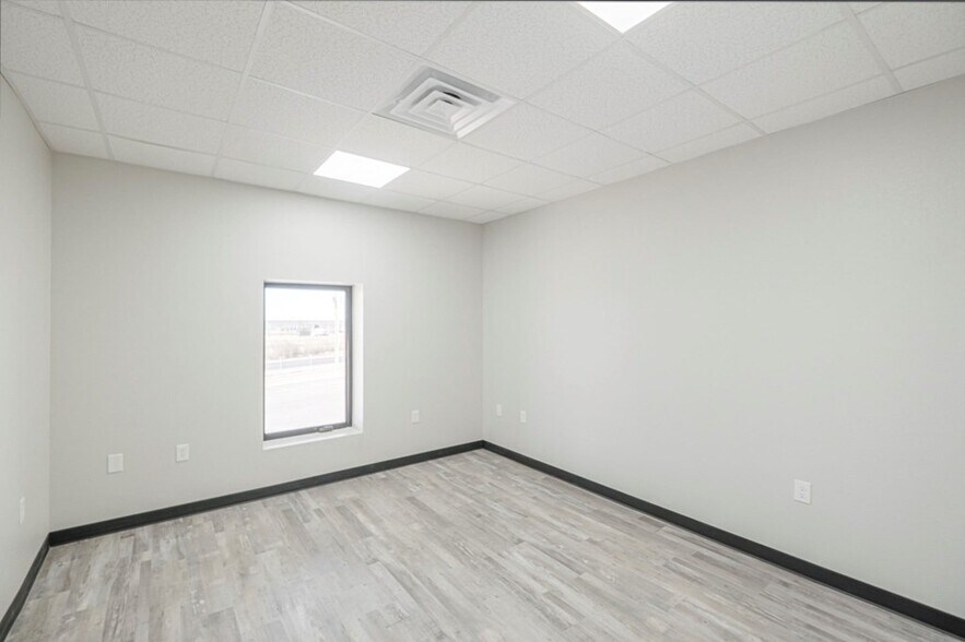 More Photos Of 5261 W Murphy St, Odessa Industrial For Lease