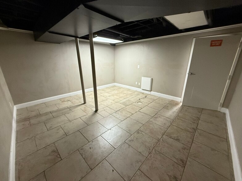 More Photos Of 1820-1828 SE Como Ave, Minneapolis Storefront Retail Residential For Lease