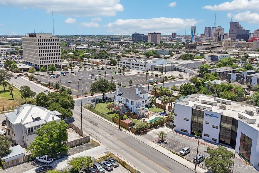 More Photos Of 421 Howard St, San Antonio Hospitality For Sale