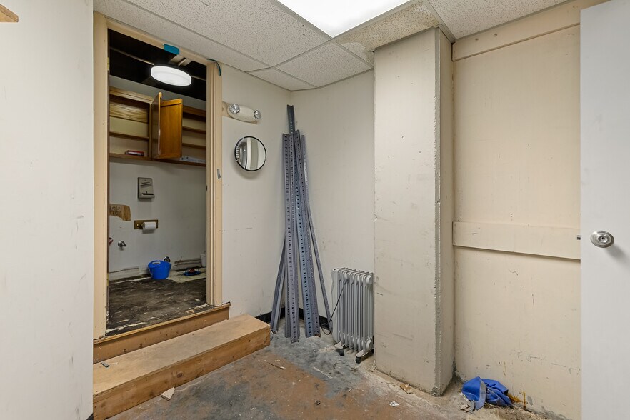 More Photos Of 1501 Cornwall Ave, Bellingham Bank For Sale