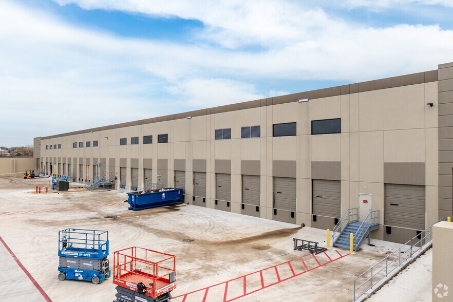 More Photos Of 650 Corporate St, Prosper Industrial For Lease