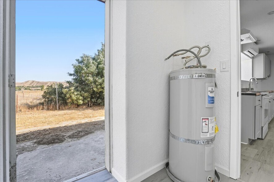 More Photos Of 485 S 8th St, Shandon Industrial For Sale