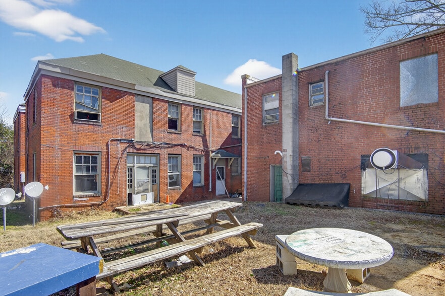 More Photos Of 1010-1012 S Garnett St, Henderson Apartments For Sale