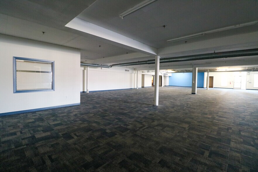 More Photos Of 181 Anderson Ave, Coos Bay Department Store For Sale