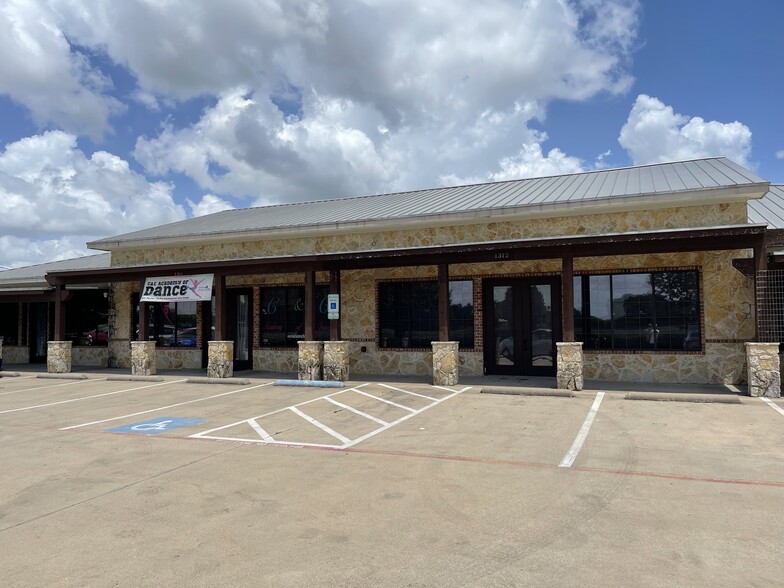 Primary Photo Of 1314 NW John Jones Dr, Burleson Medical For Lease