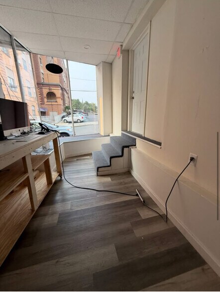 More Photos Of 105 Blackstone Ave, Pawtucket Storefront For Lease