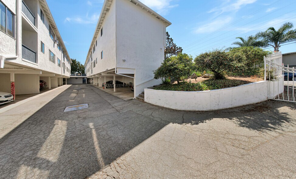 More Photos Of 1920 Latham St, Mountain View Apartments For Sale
