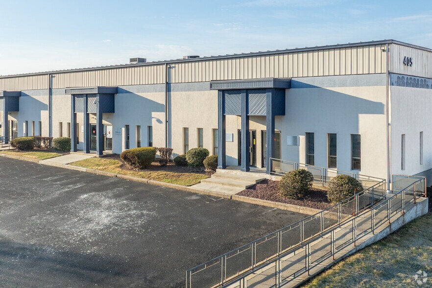 More Photos Of 405 Caredean Dr, Horsham Township Warehouse For Lease