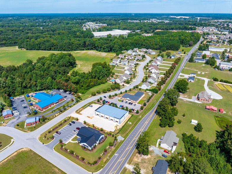 More Photos Of 982 Adams Point Dr, Garner Flex For Lease