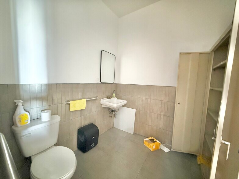 More Photos Of 1945 Broadway, Brooklyn Storefront For Lease