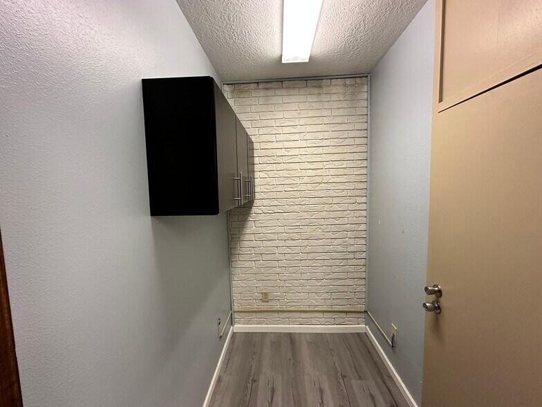 More Photos Of 2050 N 11th St, Beaumont Medical For Lease