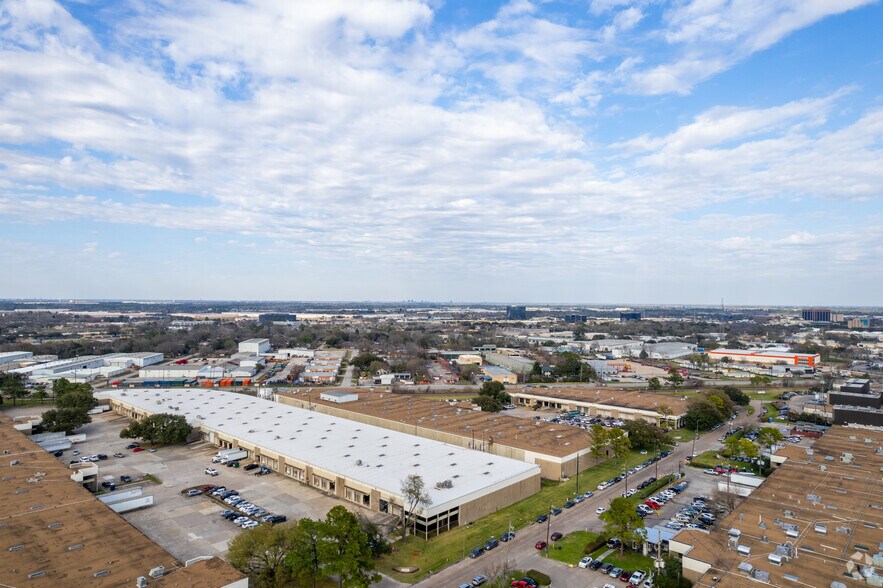 More Photos Of 9200-9230 Baythorne Dr, Houston Unknown For Lease