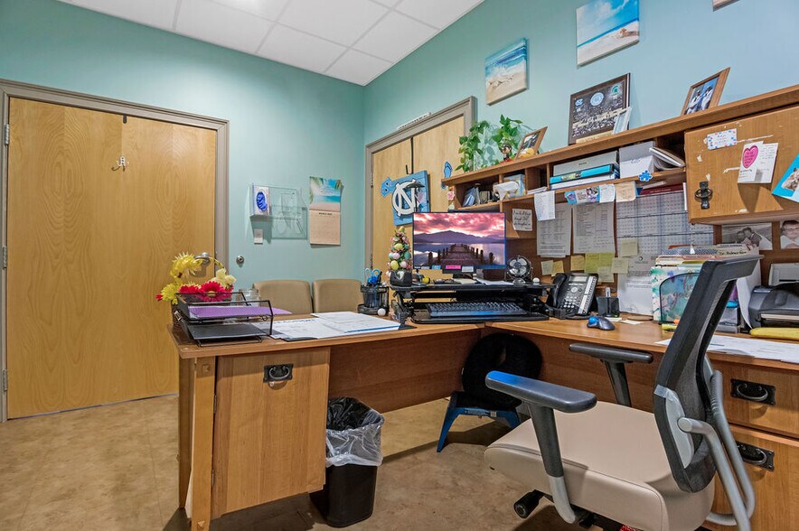 More Photos Of 4275 Western Blvd, Jacksonville Medical For Sale