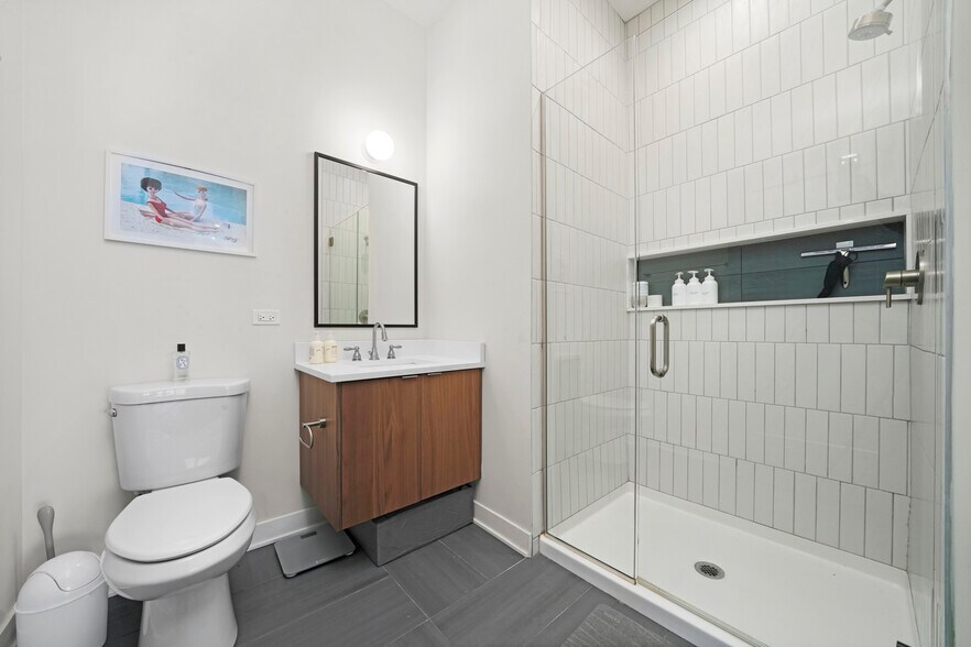 More Photos Of 1553 N Wells St, Chicago Apartments For Sale