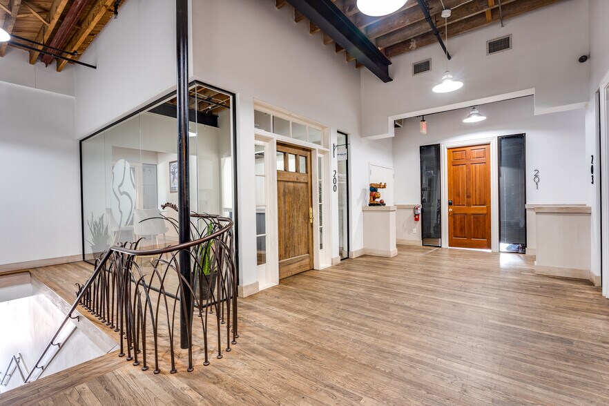 More Photos Of 2002 San Marco Blvd, Jacksonville Unknown For Lease