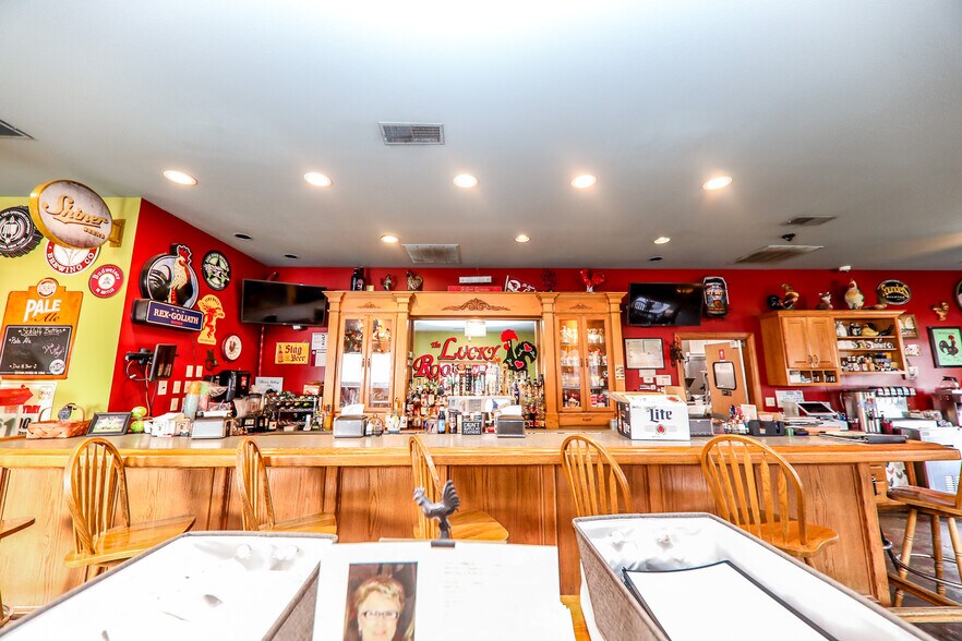 More Photos Of 101 E Main St, Saint Jacob General Retail For Sale