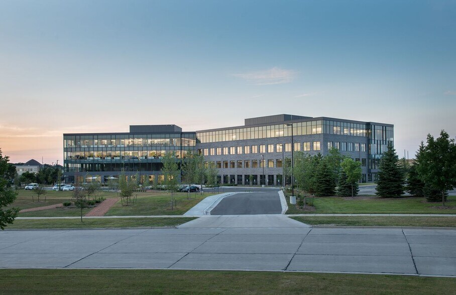 More Photos Of 10100 W Innovation Dr, Wauwatosa Office For Lease