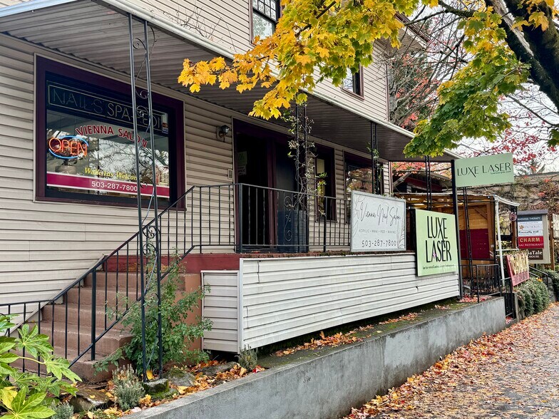 More Photos Of 1405 NE Broadway St, Portland Storefront Retail Office For Lease