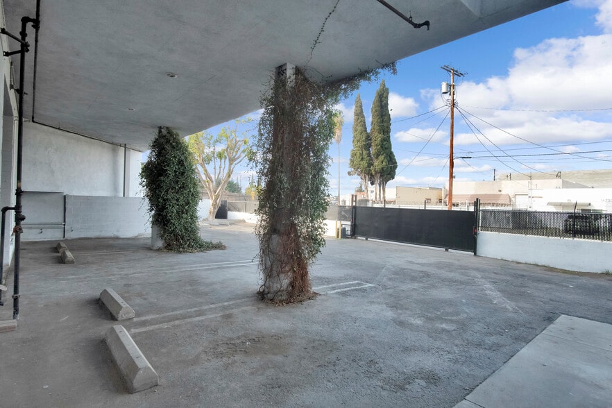 More Photos Of 14732 Lull St, Van Nuys Warehouse For Sale