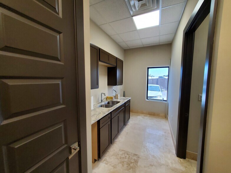 More Photos Of 4725 College Park, San Antonio Office For Lease