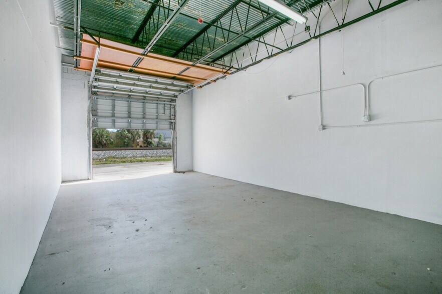 More Photos Of 1500-1536 S Dixie Hwy, Pompano Beach Showroom For Lease