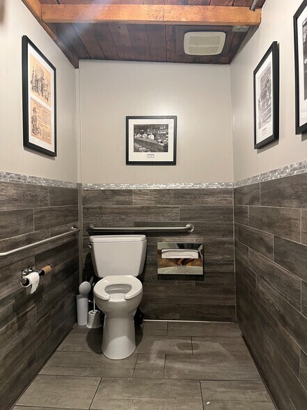 More Photos Of 5862-5872 Doyle St, Emeryville Restaurant For Sale