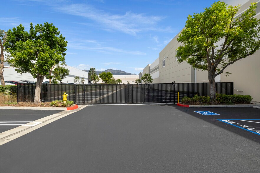 More Photos Of 11246 Jersey Blvd, Rancho Cucamonga Distribution For Lease